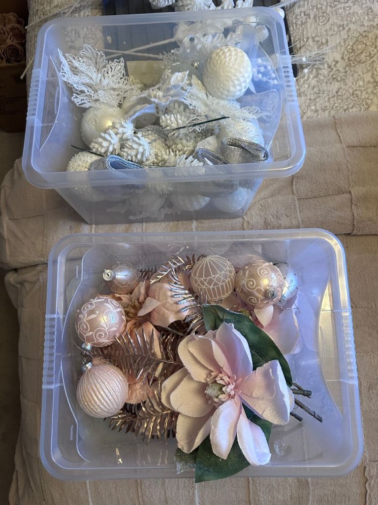 Christmas tree decorations 