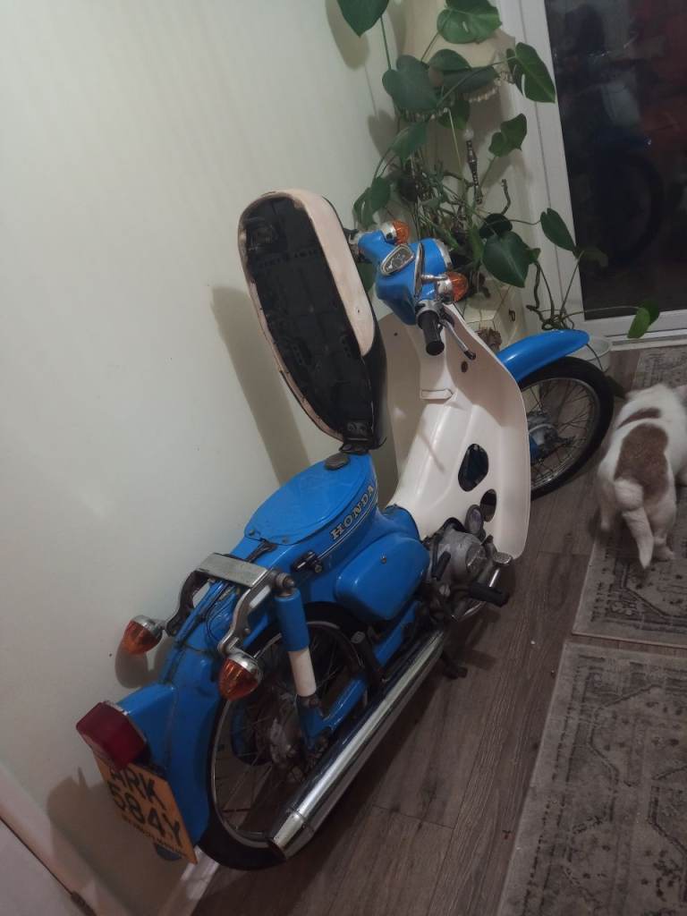 Honda Cub 50,  2 x Honda Caren