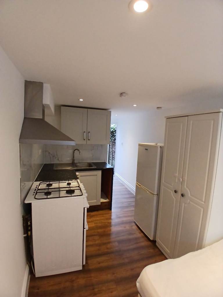 Lovely 1 double bed studio flat flat to rent! 