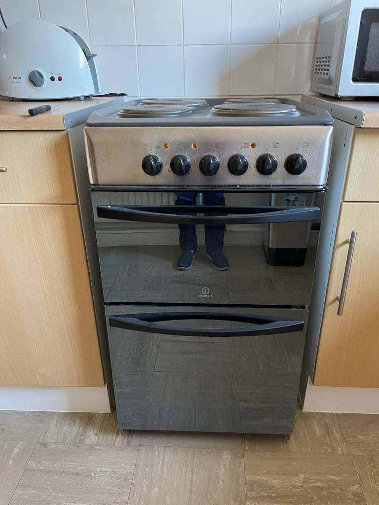 Indesit Freestanding Electric Cooker with Double Oven – Good Condition