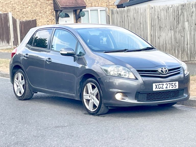 2010 TOYOTA AURIS SR VALVEMATIC 1.6 PETROL FULL YEARS MOT LOW MILEAGE RELIABLE RUNNER 