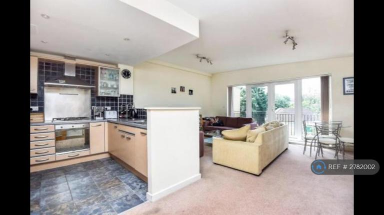 1 bedroom flat in Poynders Road, London, SW4 (1 bed) (#2782002)