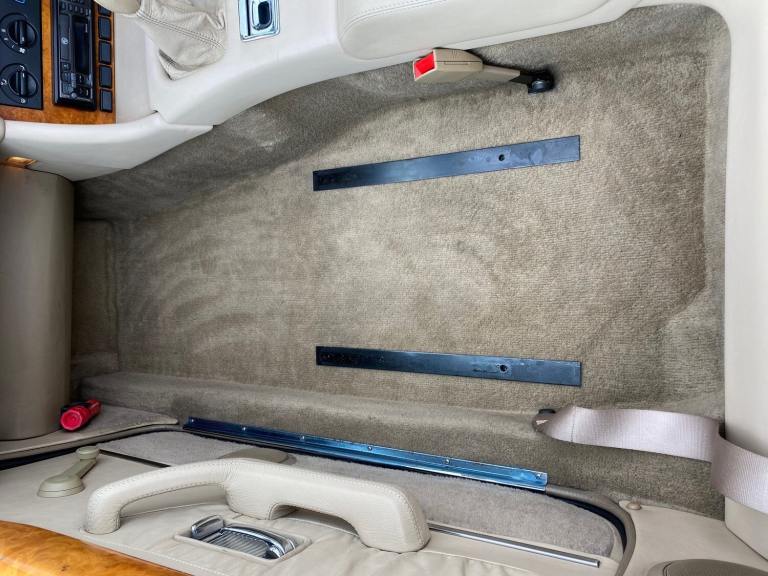 MG RV8 4.0 CONVERTIBLE WOODCOTE GREEN * TOP GRADE * 31000 MILES WITH 12 SERVICE 