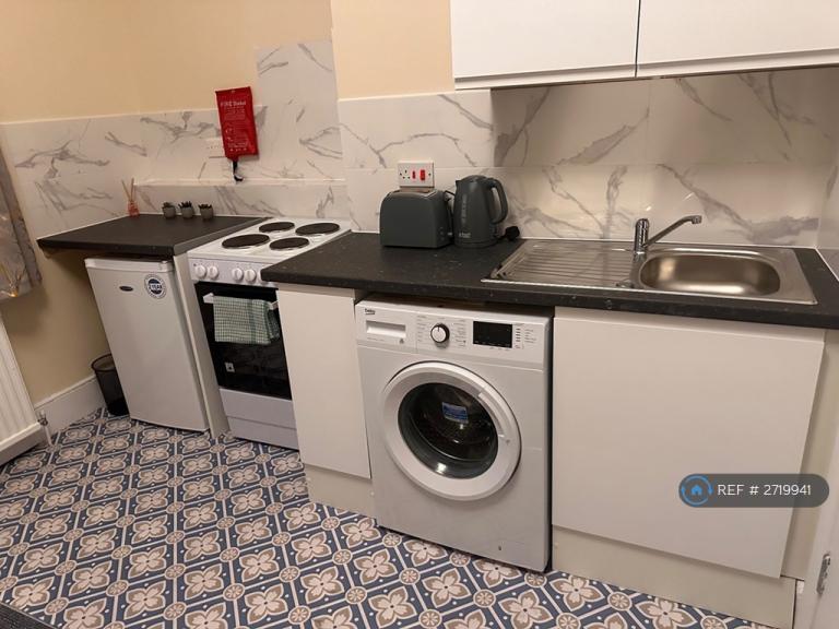 Studio flat in Hornsey Crouch End, London, N8 (#2719941)