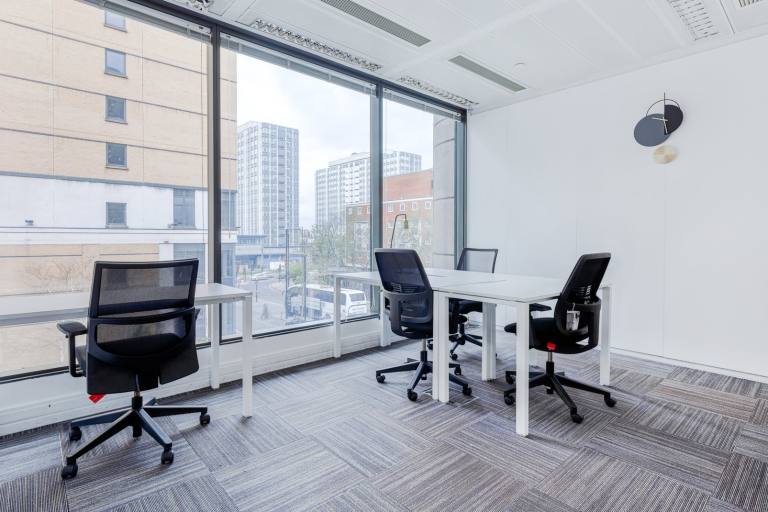 Croydon - CR9 2ER \ Private Office Available Immediately for 3 Workstations