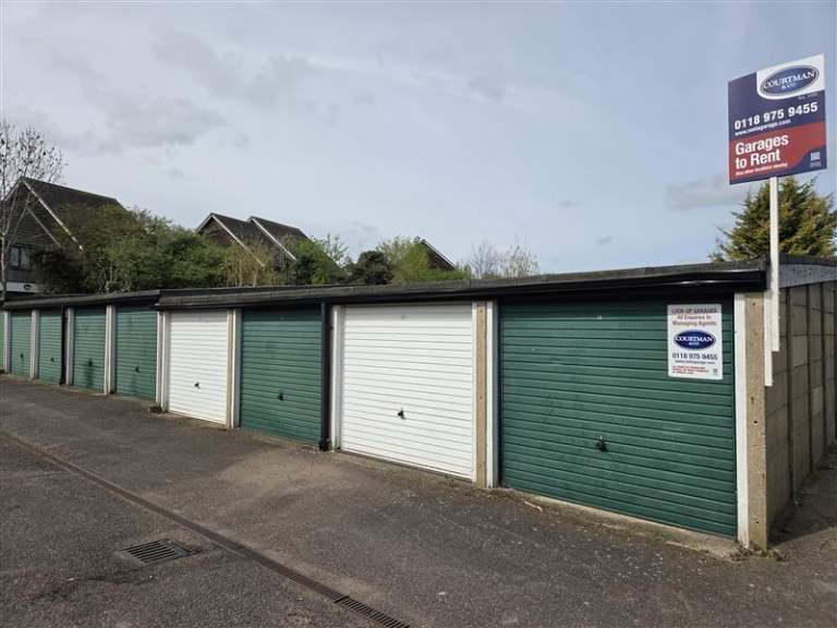 Garage to rent:  IVEL WAY, (R/O 8) BALDOCK, SG7 6LL