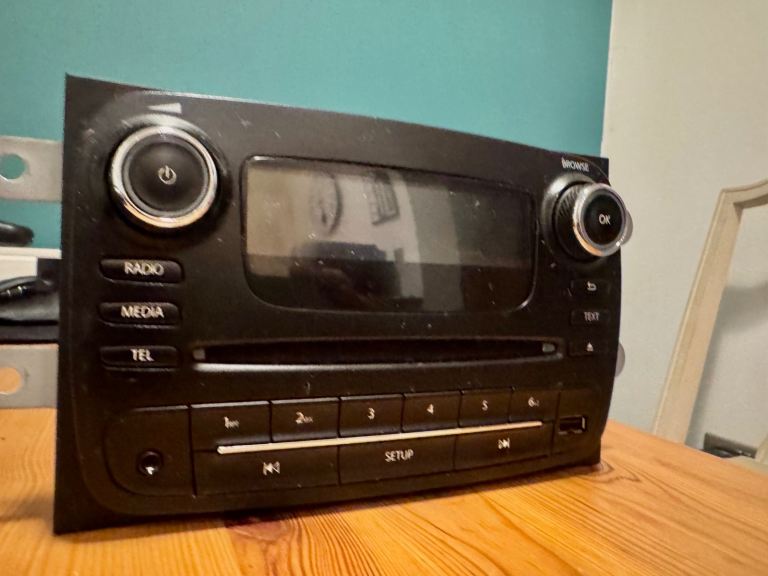 Vauxhall Vivaro radio head unit