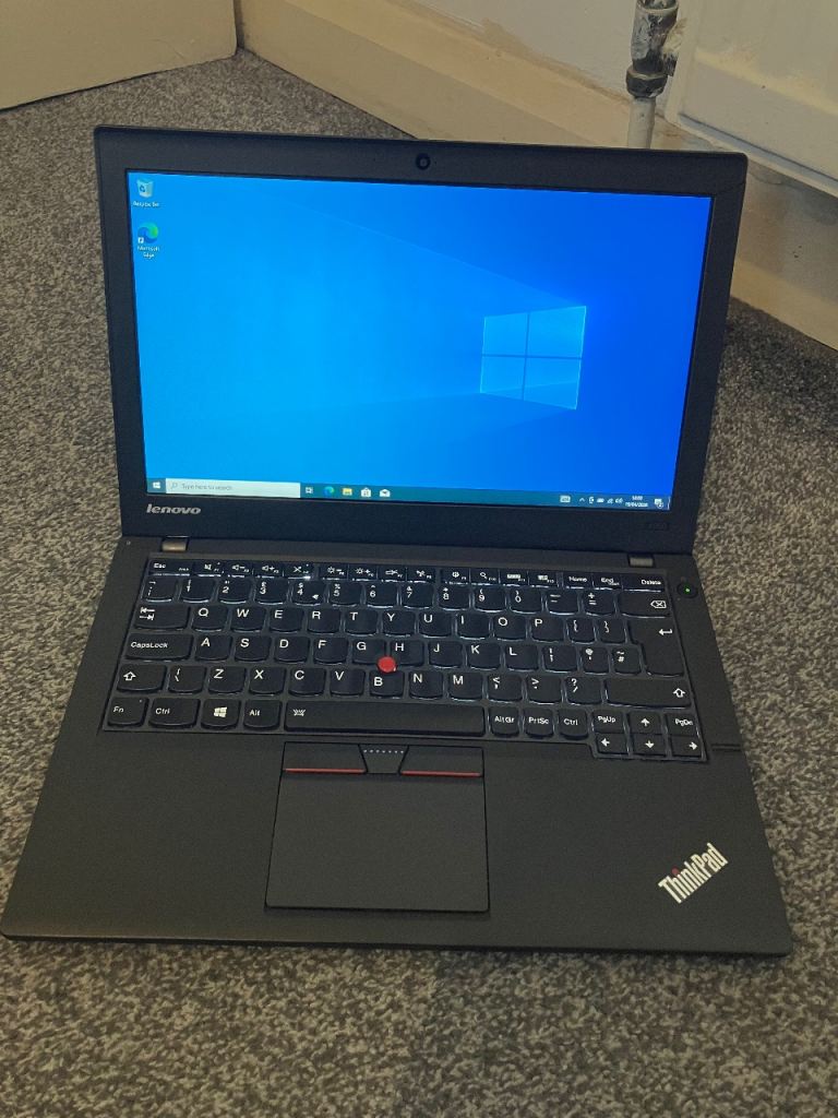 Lenovo Thinkpad X250 Laptop With Charger