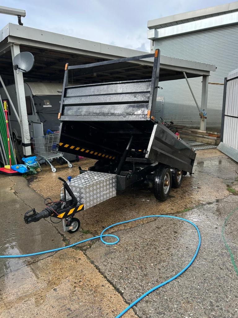 Hydraulic tipper trailer 