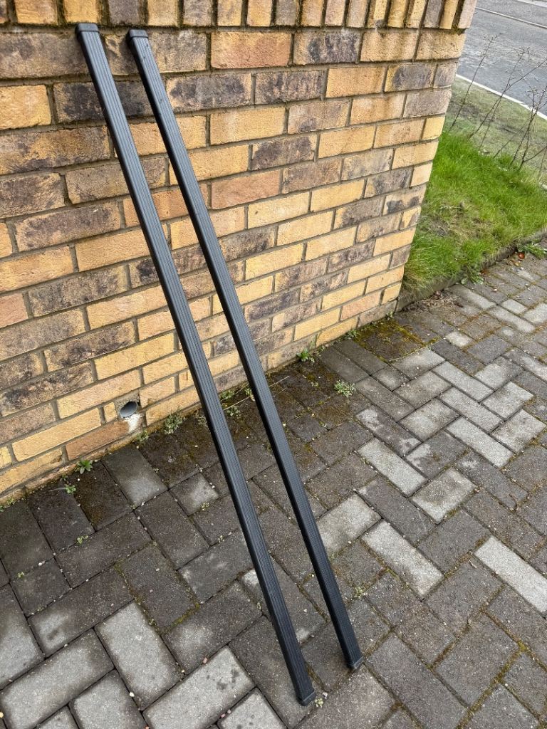 Thule 769 127cm Black Square Roofbars