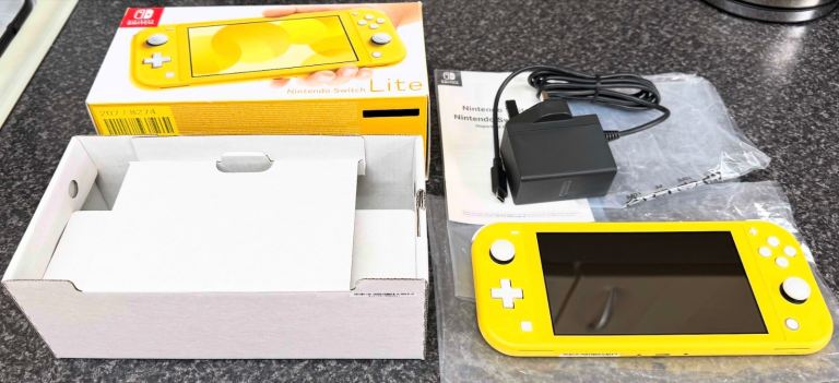 image for Nintendo Switch Lite : Yellow : Excellent Christmas introduction to Nintendo!