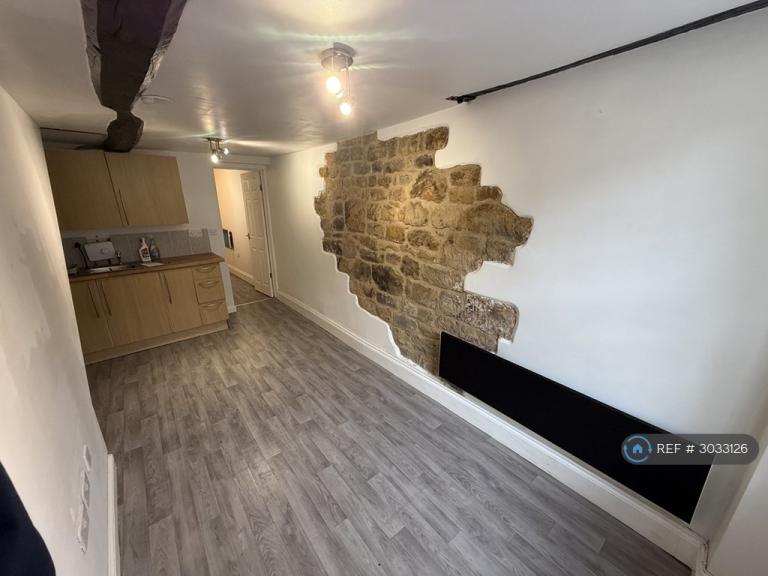 1 bedroom flat in West Bar St, Banbury, OX16 (1 bed) (#3033126)