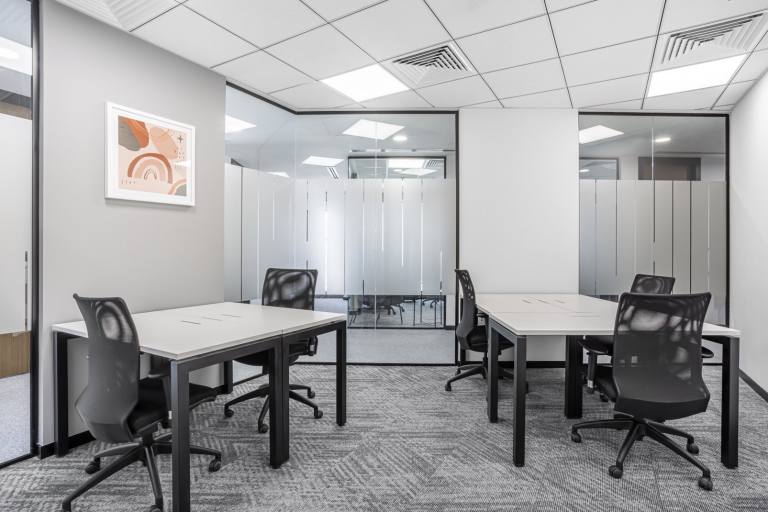 Newcastle - NE1 3DY \ Extra-Large Office with Space for Up to 15 Desks