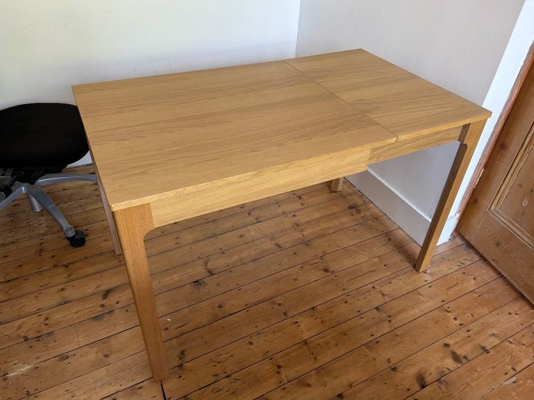 Ekeladen extendable table