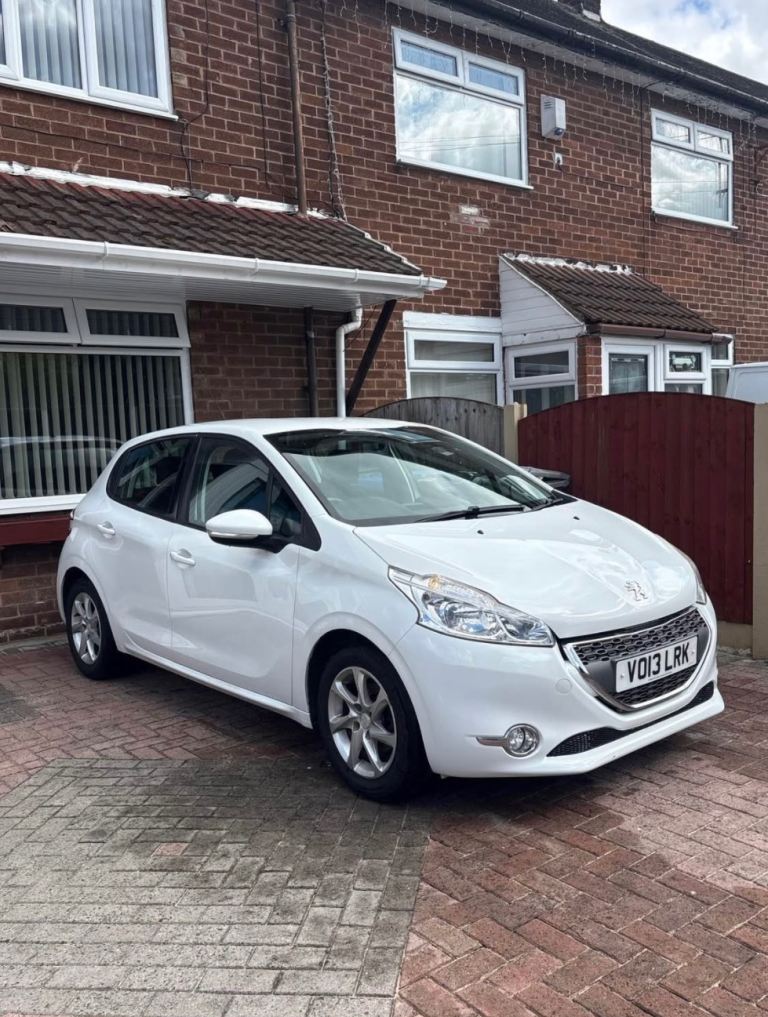 Peugeot, 208, Hatchback, 2013, Manual, 1199 (cc), 5 doors