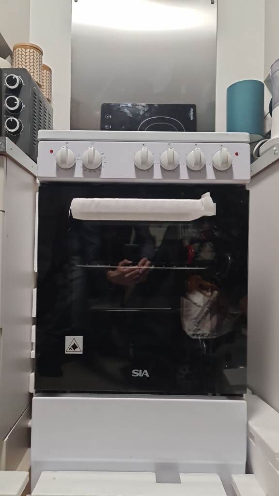 Brand New White Electric Cooker and Electric Oven