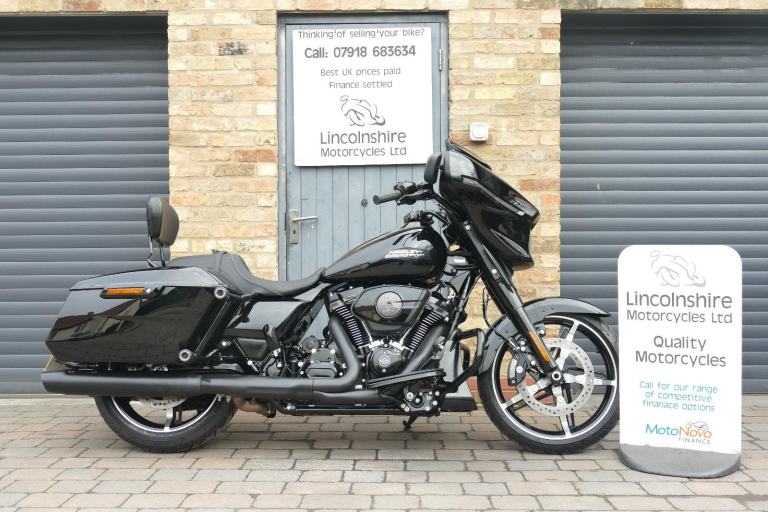 24 Harley-Davidson Street Glide 117