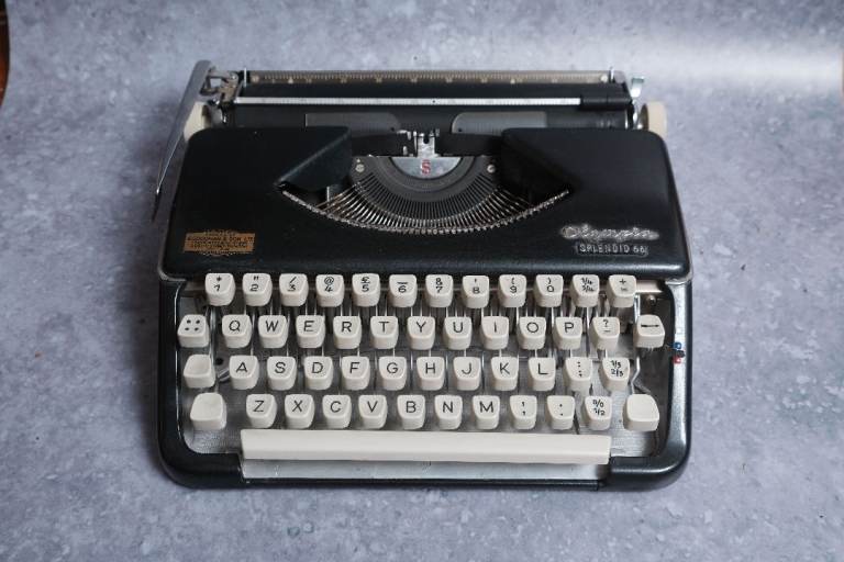 Olympia Splendid 66 Portable Typewriter – Working – With Original Case – 1960s