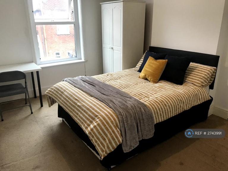 4 bedroom house in Penhale Road, Portsmouth, PO1 (4 bed) (#2743991)