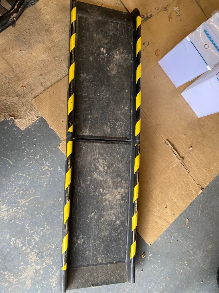 Car ramp for dogs