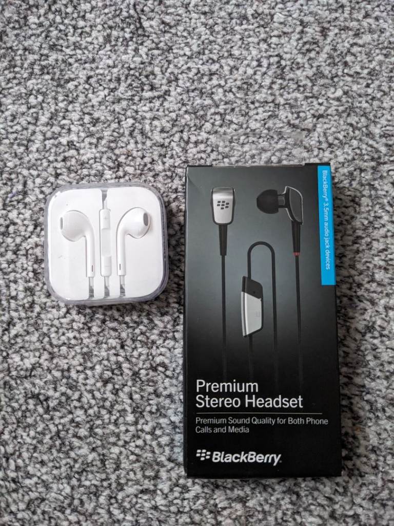 BlackBerry and iPhone Stereo Earphones - New, Boxed
