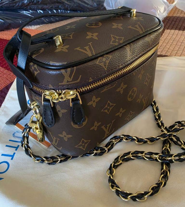 Beautiful shoulder bag 