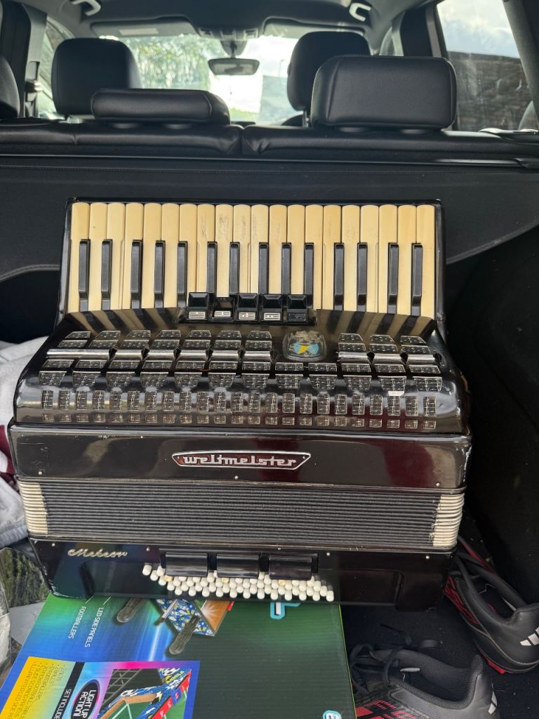 60 bass Weltmeister  Meteor Accordion