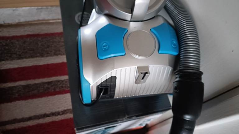 Vax Pick Up Pet Very Good Condition clogged 