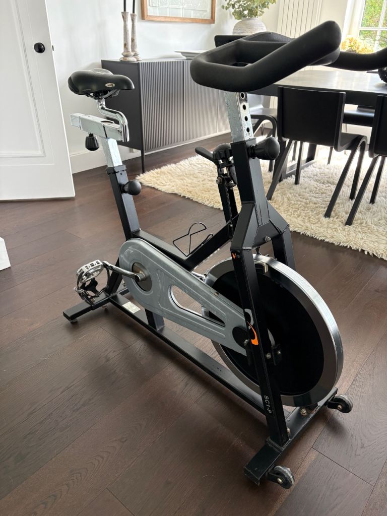 V Fit bike : solid / proper 18kg flywheel