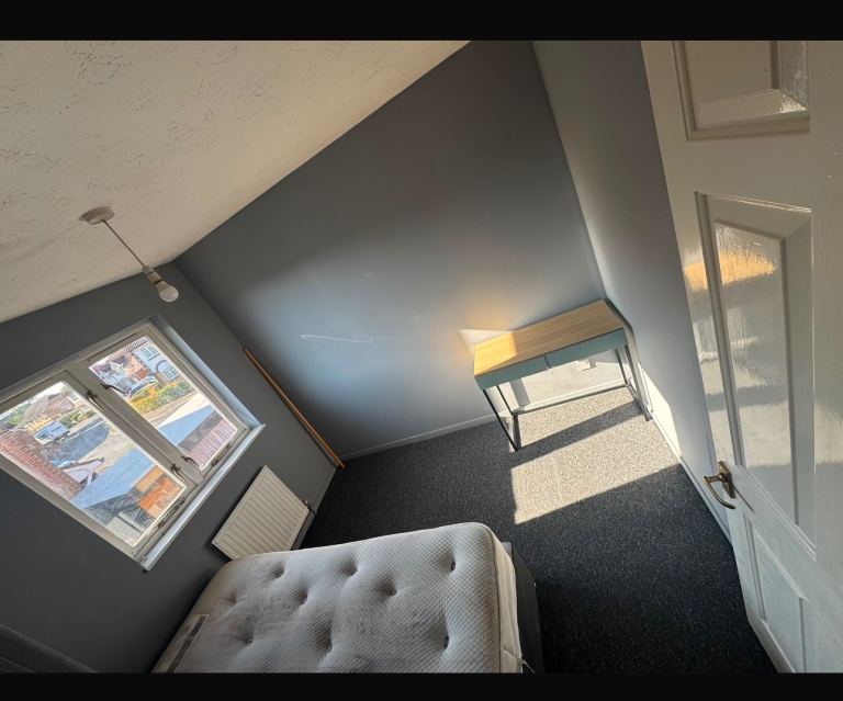 Double room available for rent 