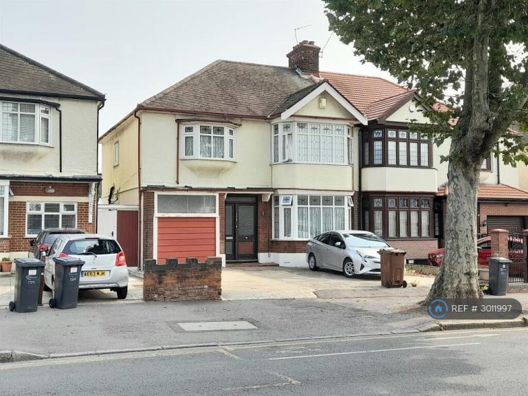 5 bedroom house in Upney Lane, Barking, IG11 (5 bed) (#3011997)