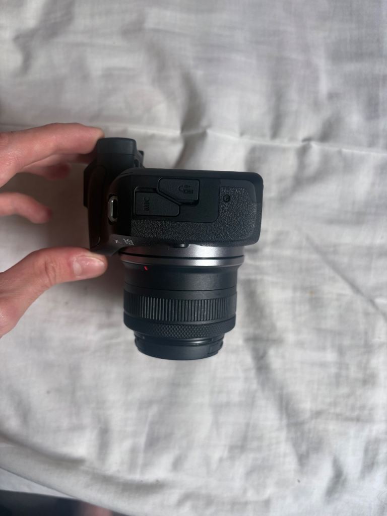 Camera cannon eos r100 mirrorless 