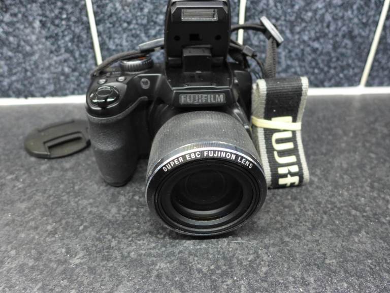 Fuij finepix S9400W bridge camera WIFI