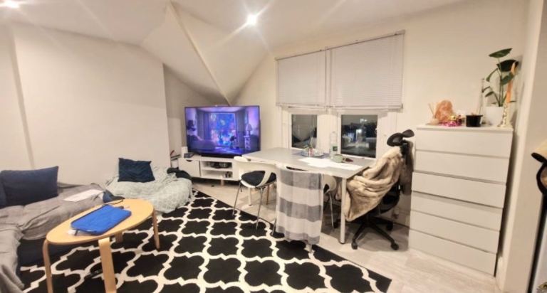 2 BEDROOM PROPERTY IN SYDENHAM 