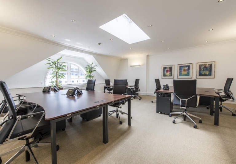 *Mayfair* Furnished Private Offices: 2 to 50 desks | Serviced Office to Rent in W1