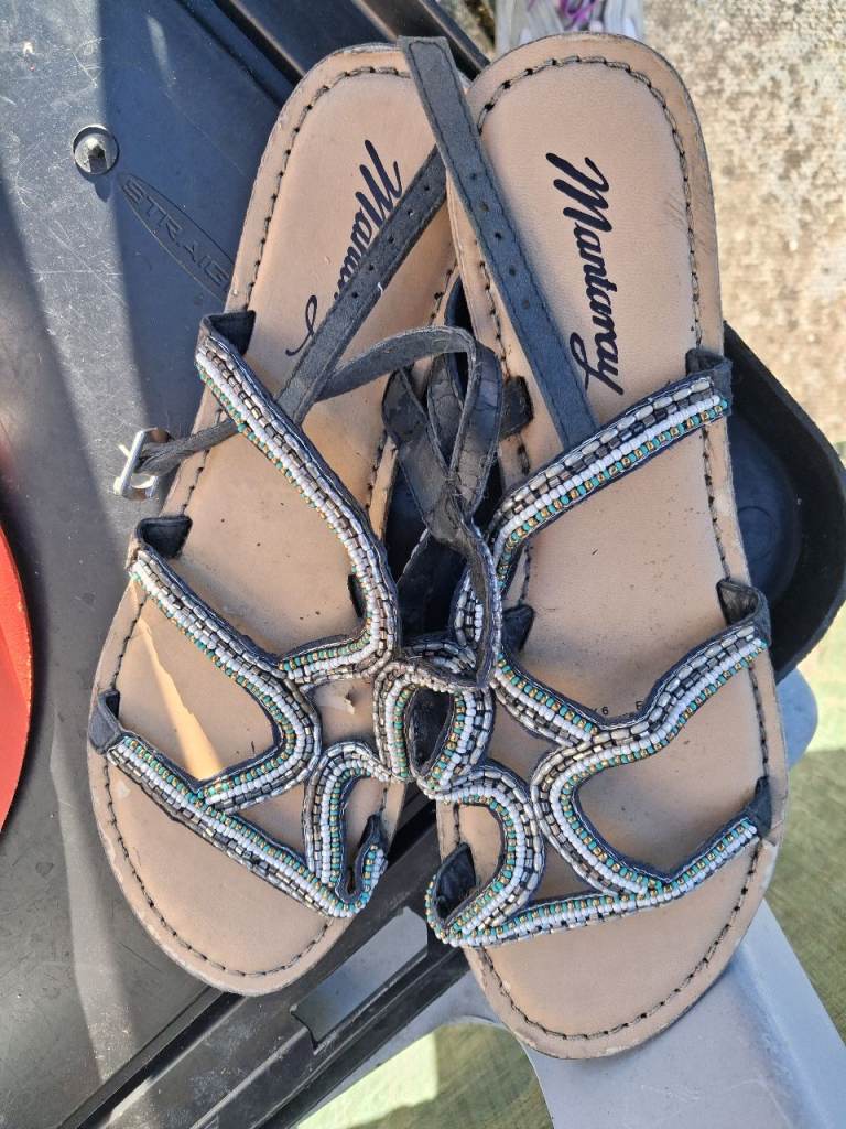 Mantaray Beaded Sandals – Blue black Good Condition