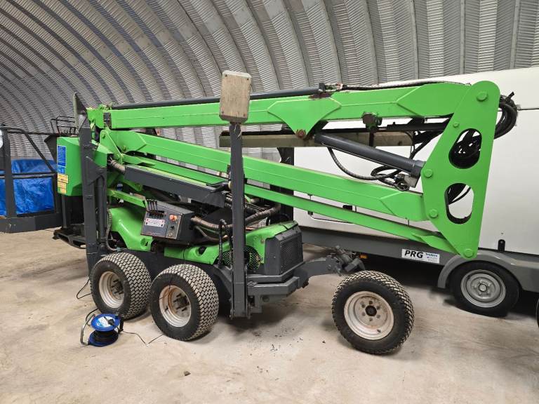 Leguan 160 is an access platform - Cheery Piker 