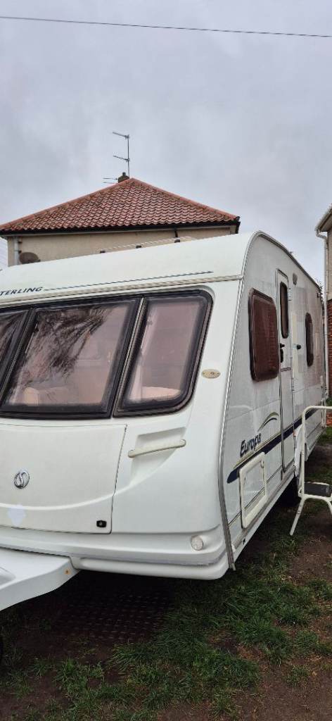 Caravan 4 berth fixed bed 