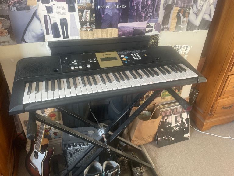 Yamaha Electric Keyboard & Stand – Black, Good Condition