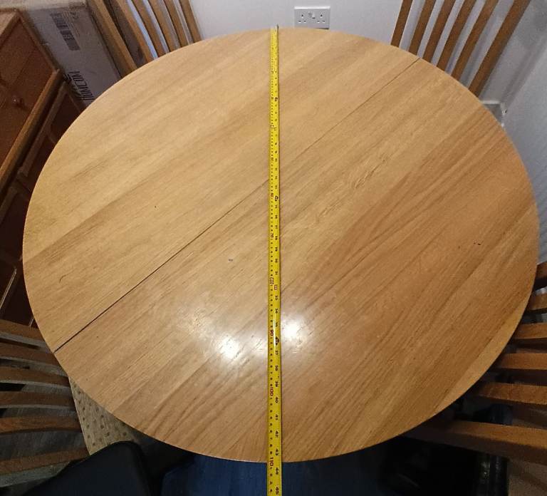 Round Wooden Oak Dining Table – Good Condition, Extendable