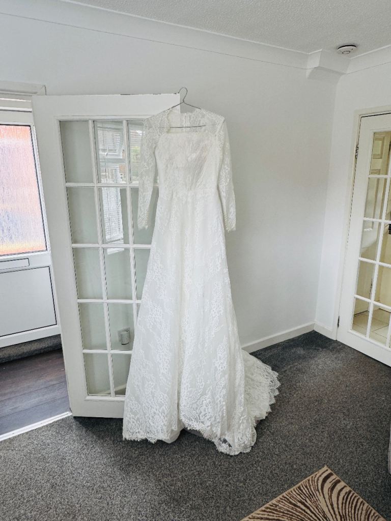 Wedding dress 