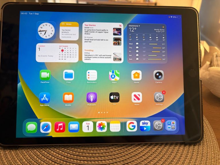 Apple iPad 9th Gen 64GB - Silver, Good Condition