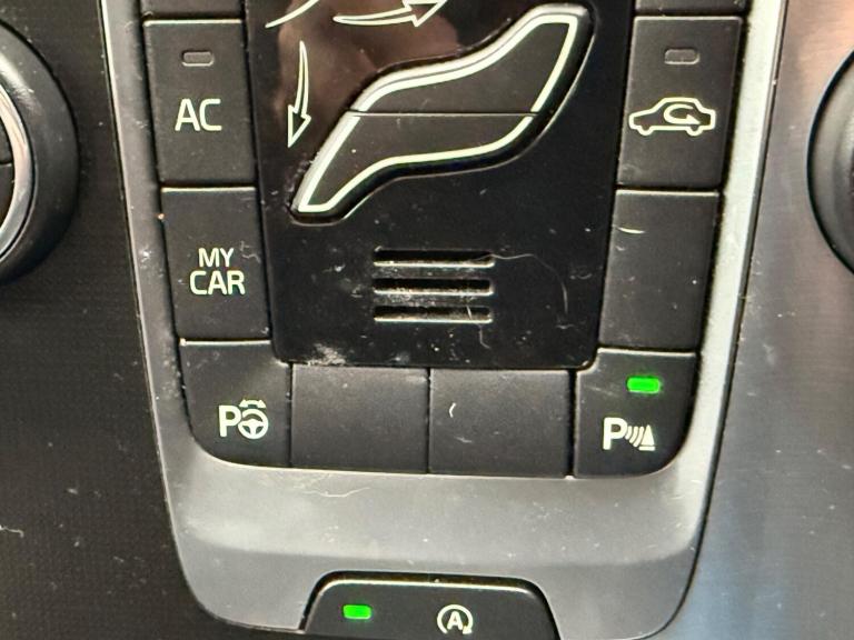 2015 Volvo V40 D4 [190] R DESIGN Lux Nav 5dr HATCHBACK DIESEL Manual