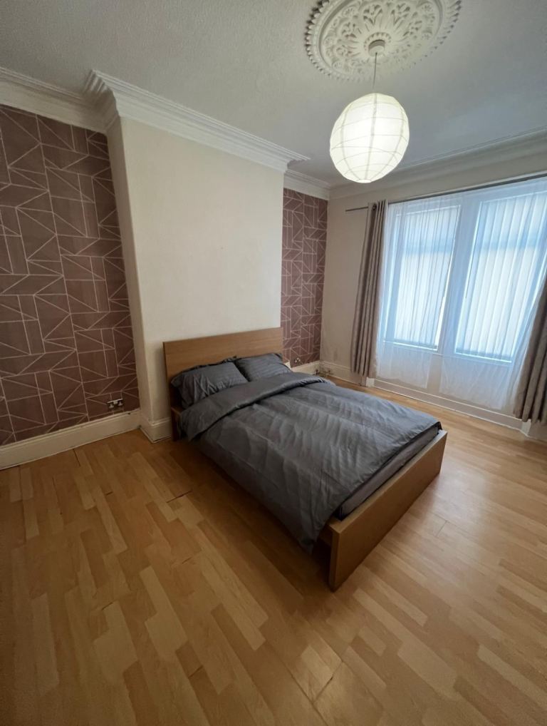 Stunning 2 bed first floor apartment - ready to move in