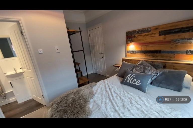 1 bedroom in Monson Avenue, Cheltenham, GL50 (#534209)