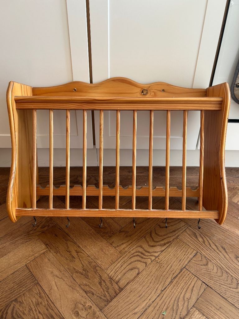 Wooden wall mounted plate rack