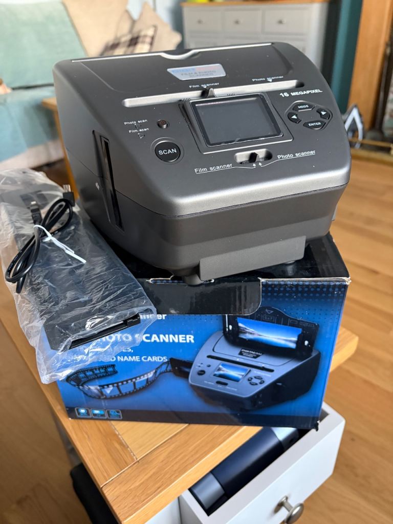 Photo & Film scanner . DigitNow 