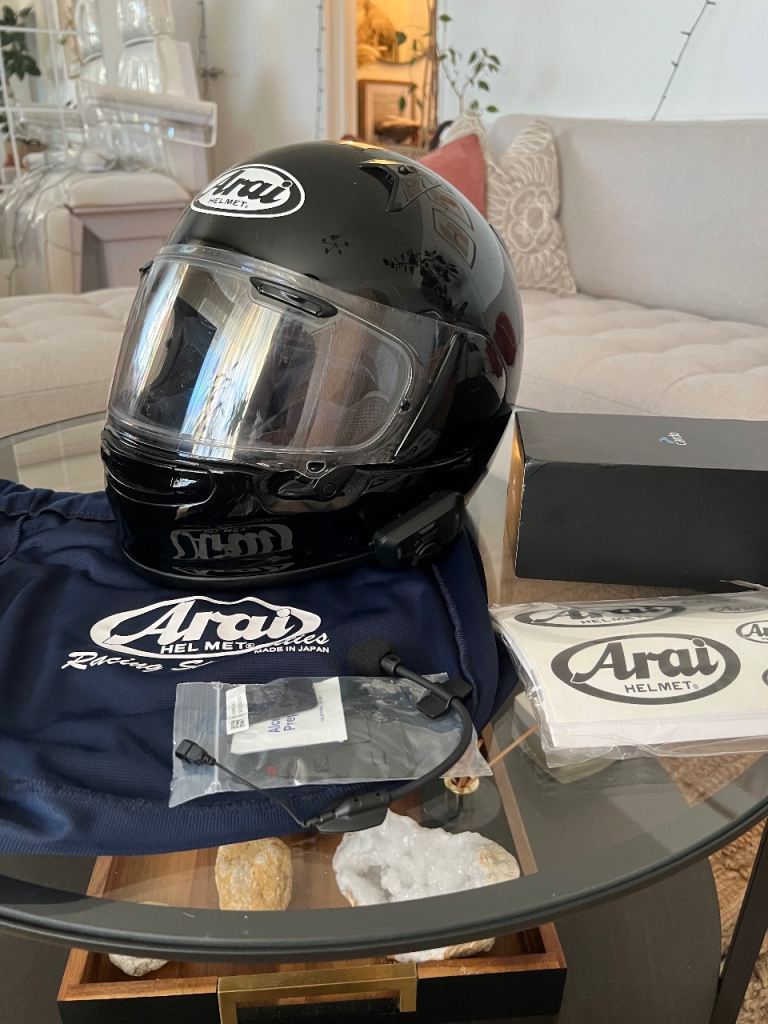 ARAI Debut V Helmet (XL) with Cardo Freecom 2x Bluetooth Kit (JBL Speakers)