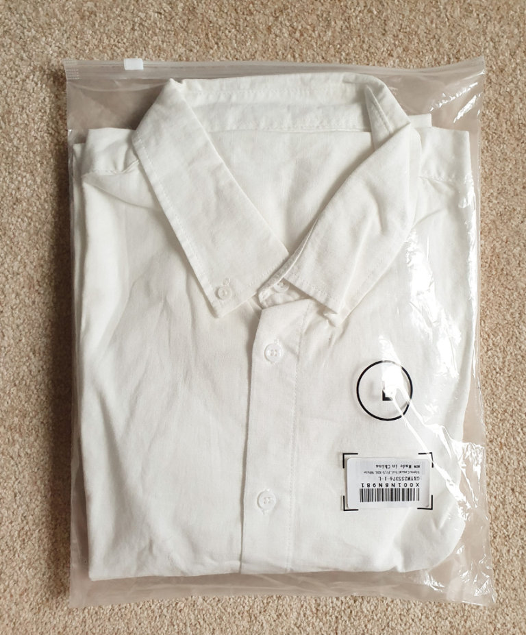 Mens White (off white) Casual Linen Shirt. Size L.  Brand NEW