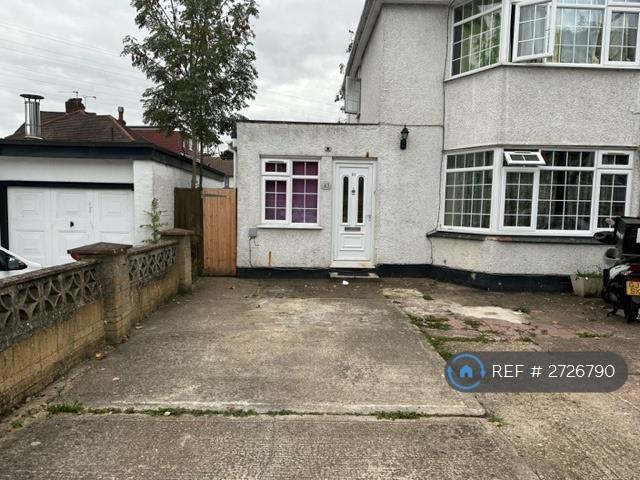 4 bedroom house in Oatlands Drive, Slough, SL1 (4 bed) (#2726790)